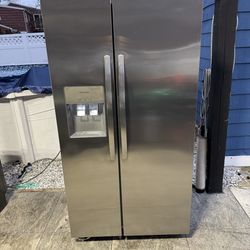 Frigidaire refrigerator 36 x 28 x 69 Like new one receipt for 6 months warranty