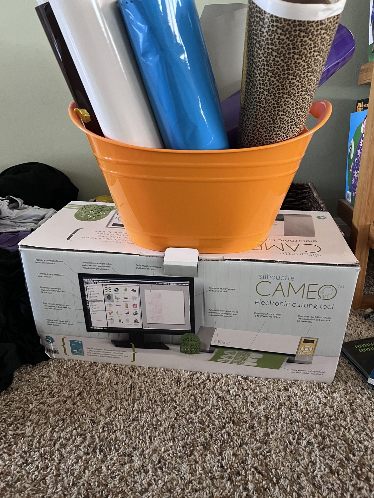 Cameo Vinyl Sticker Machine With Vinyl
