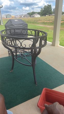 Free Iron Table base with matching mini table base