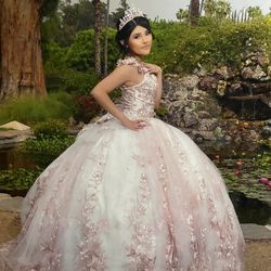 Quince años Dressed