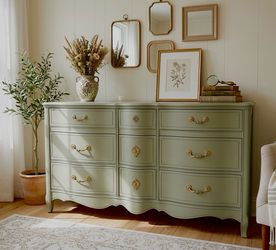 Vintage French provincial dresser
