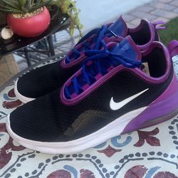 Nike Air Max Motion 2 Women’s size 8.5 Running Shoes Purple Black CD5440-001