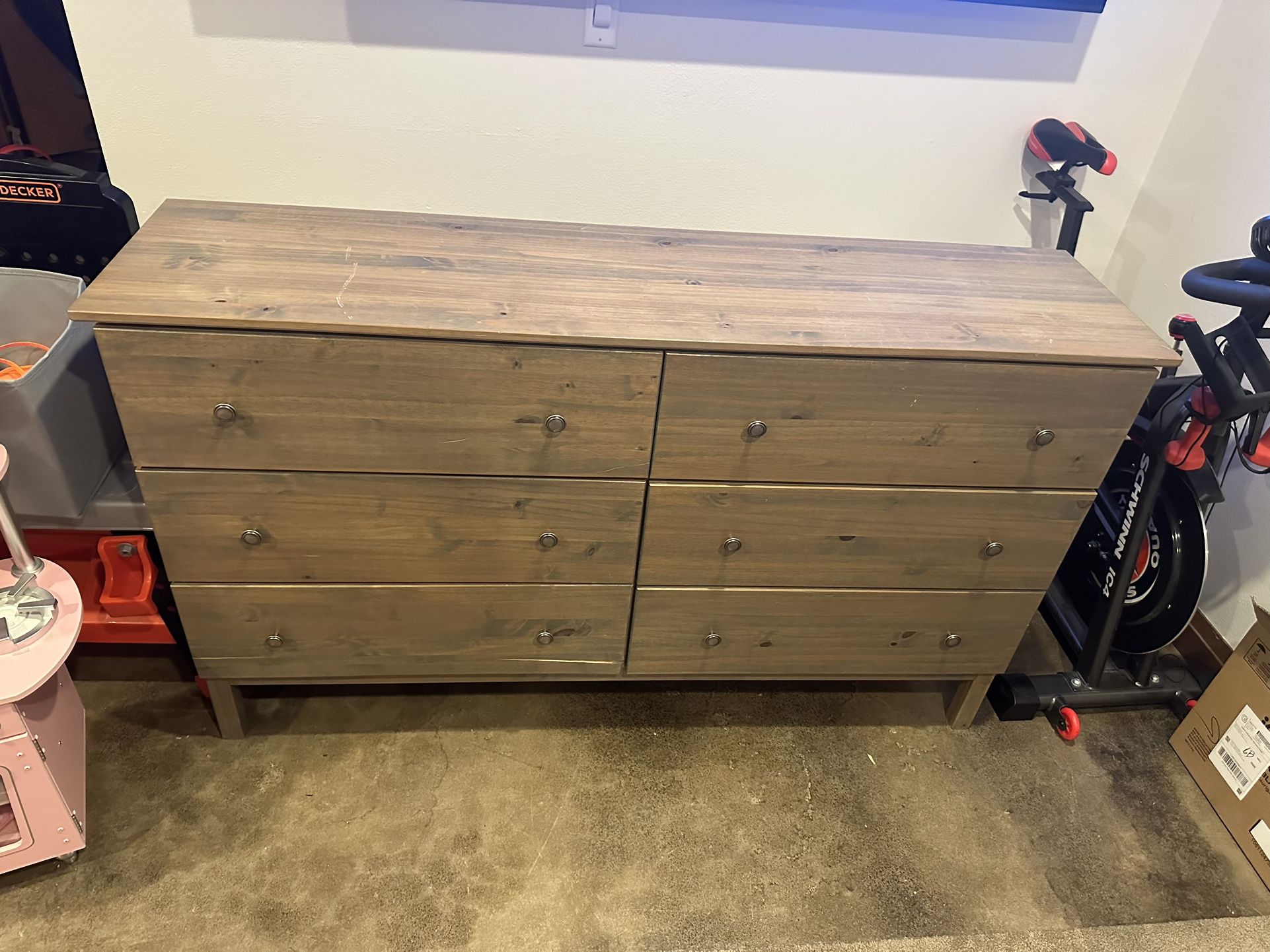 (Pending) Free - 6 Drawer Dresser