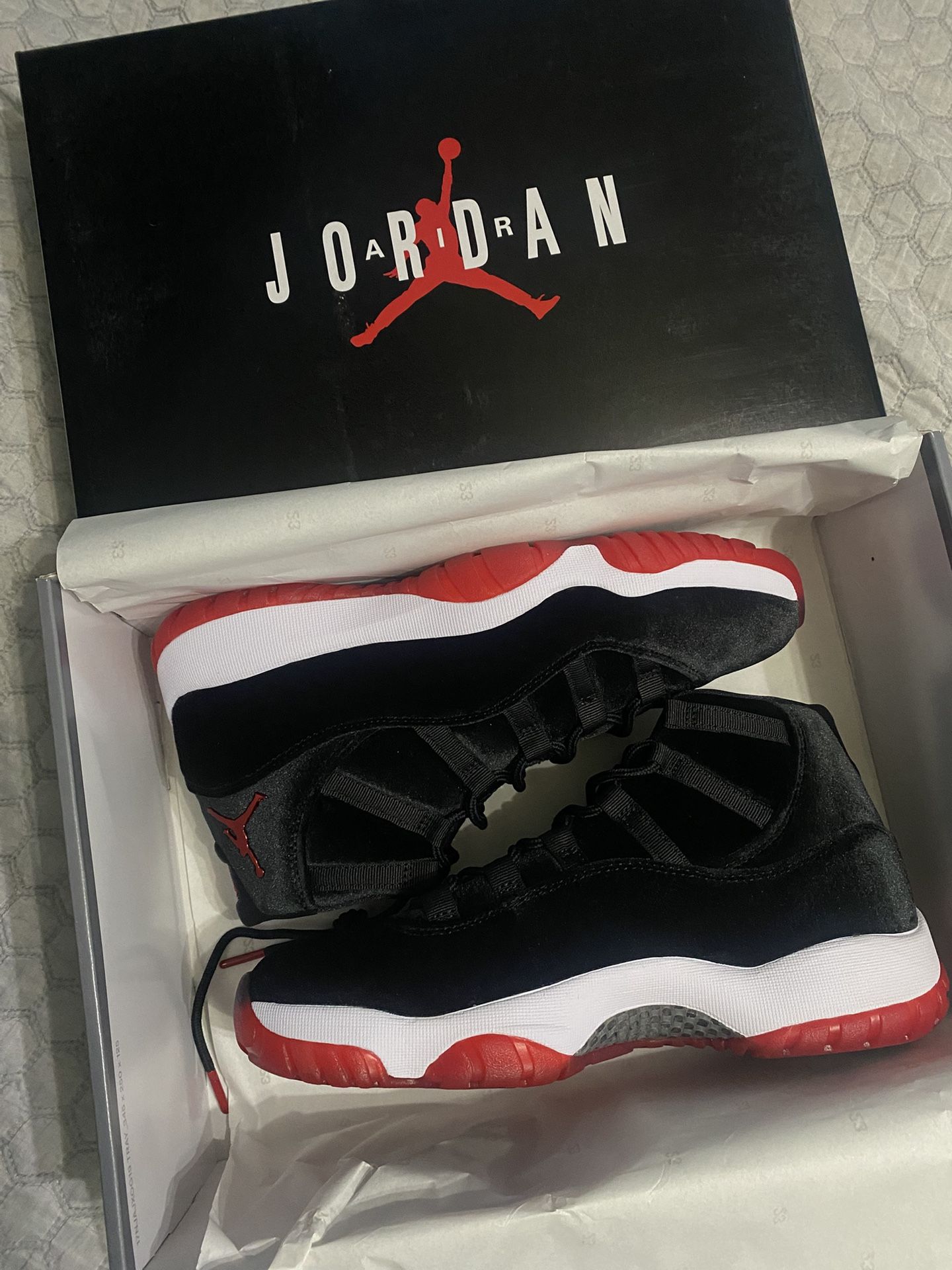 Jordan 11 Retro Bred Velvet