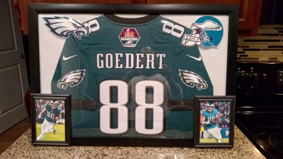 DALLAS GOEDERT OF THE SUPER BOWL CHAMP PHILADELPHIA EAGLES STITCHED BRANDED AUTHENTIC FRAMED JERSEY.