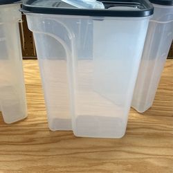 5 Rubbermaid/Tupperware Cereal/Dry Goods Container for Sale in