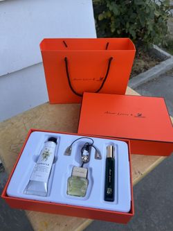 Swarovski crystal decorated car perfume and hand lotion gift set