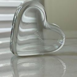 BACCARAT Je t'aime Crystal Paperweight heart shaped figurine  In great condition  Crystal Baccarat paperweight with acid etched 'Je t'aime' and design