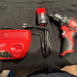 NEW Milwaukee M12 3/8” (10mm) Drill/Driver With Battery And Charger