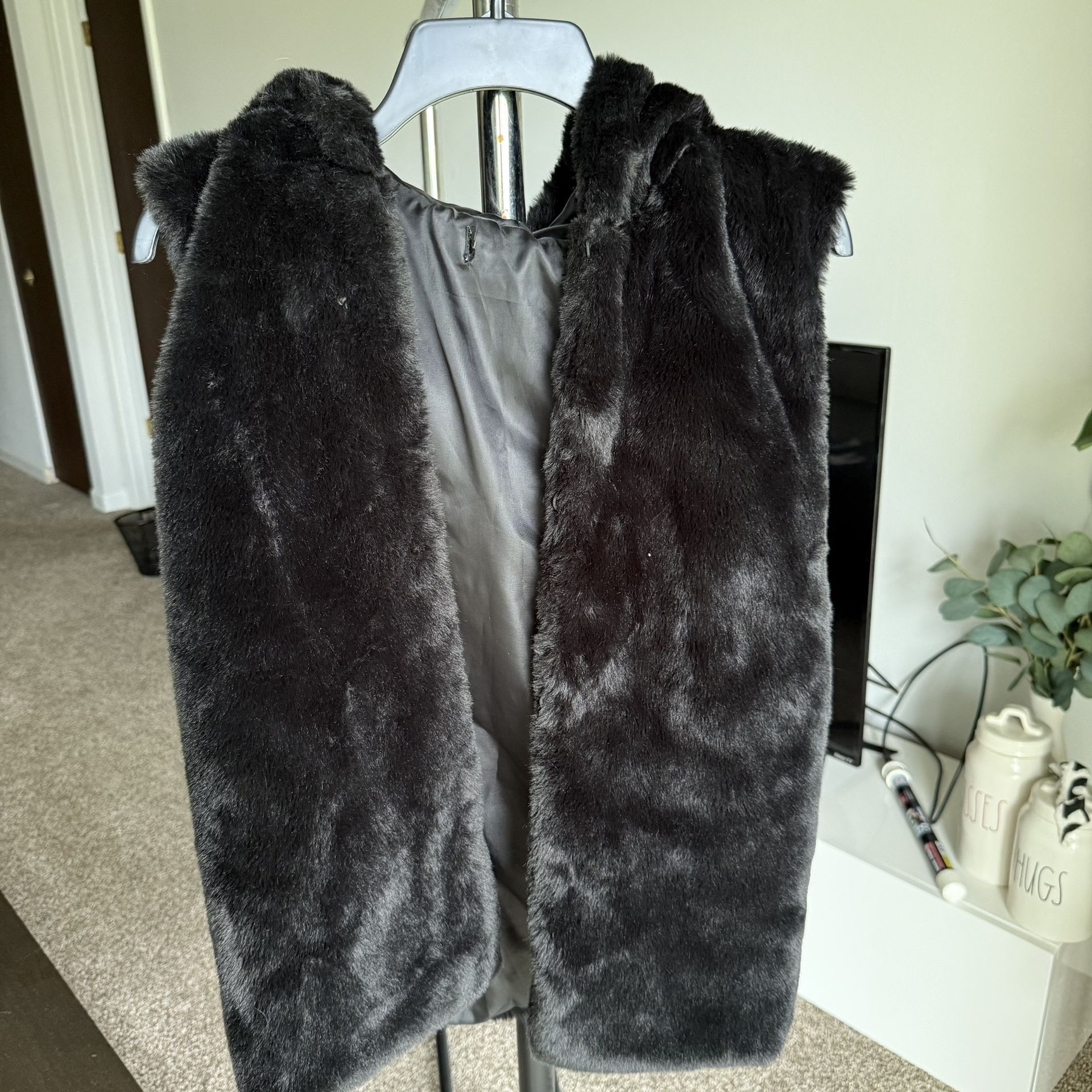 Women's Faux Fur hooded Vest