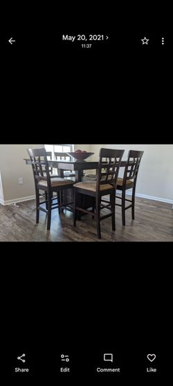 Coaster Dinner Table