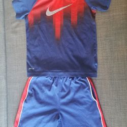 Nike Outfit size 6 or 7