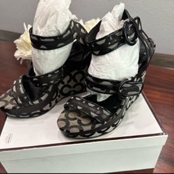 Coach Maralee shoes size 8 In great condition comes with original box! $35 Firm 