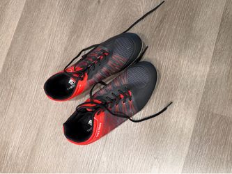 Black/Red TheStron Track & Field Cleats, Size 5 (Big Kid)