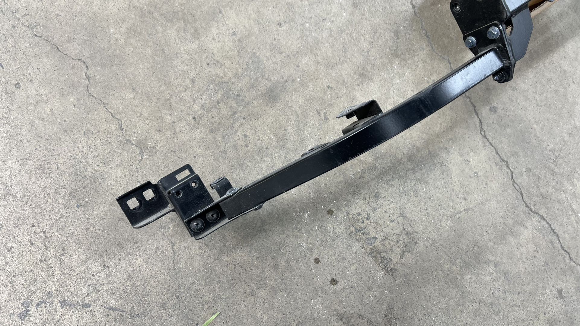 LAMBORGHINI HURACAN REAR BUMPER CROSSMEMBER SUPPORT MOUNT BRACKET OEM 4T0813753D display picture 1