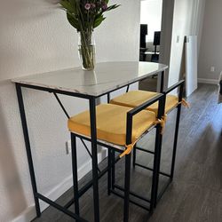 Dining Table Set w/Cushiond