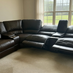 Like New Value City Designer Looks Dartmouth Brown 6-Piece Sectional - Clinton, OH
