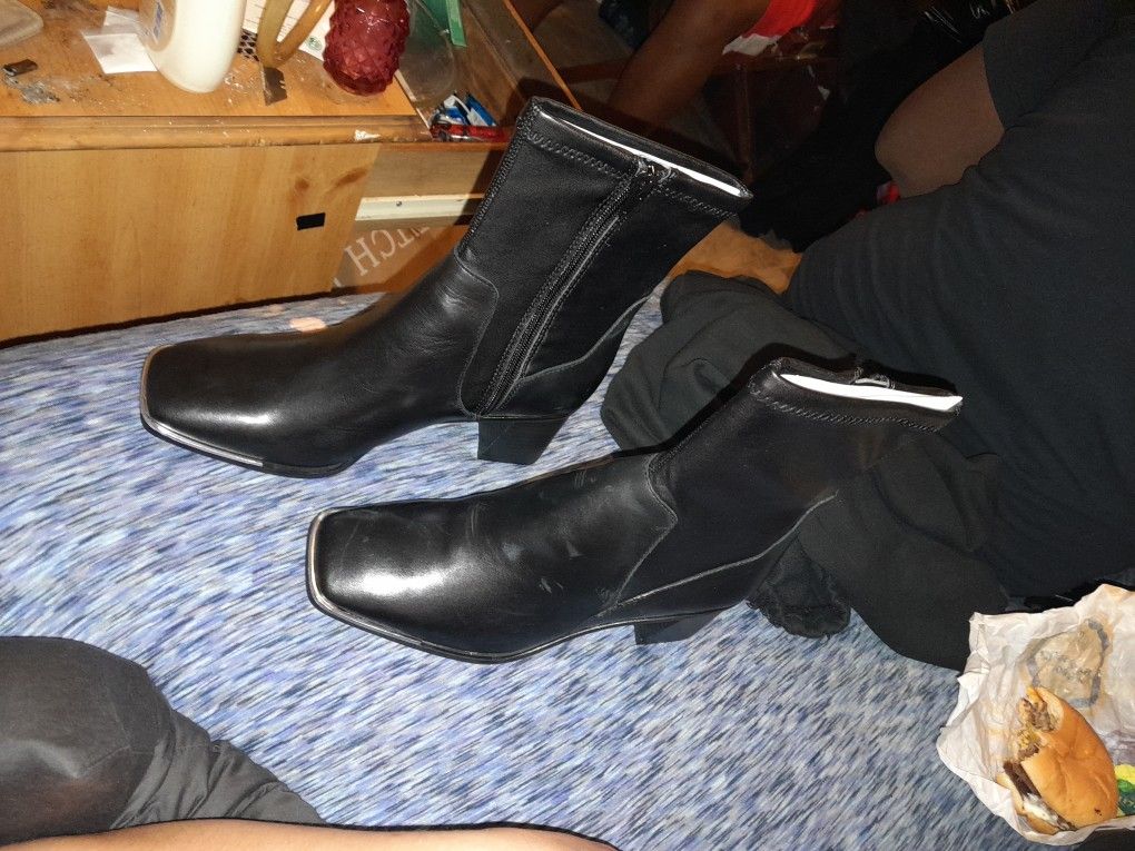 Size 7.5 Aldo Boots 