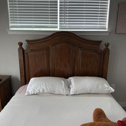 Queen Bed Set