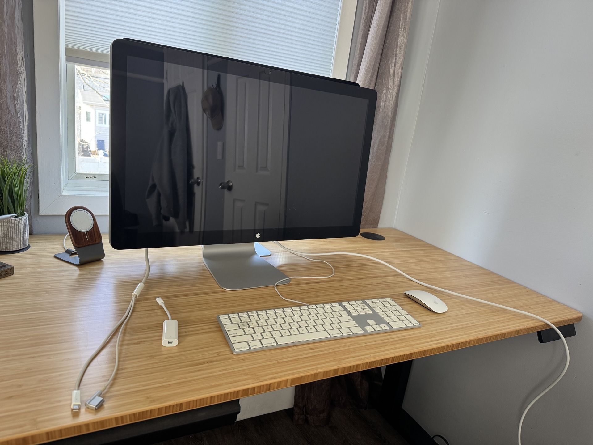 Apple Display, Thunderbolt 27” + Keyboard, Mouse and Adapter