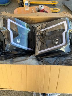 FINAL SALE - Nissan Titan / Titan XD Black Clear LED Projector Headlights Pair - Right Bracket Broken