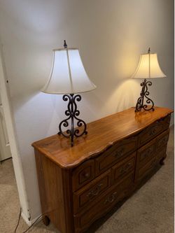 Dresser set with Lamps