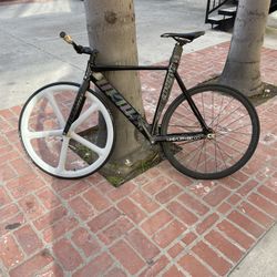 Black Unknown With Aerospoke
