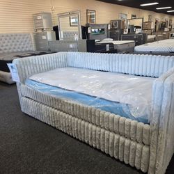 Gray Upholstered Daybed with 🚚WE DELIVER🚚