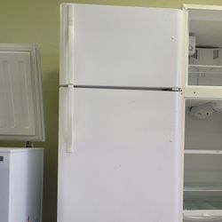 Frigidare Refrigerator Working Perfectly Fine Very Clean I Can Deliver To You 90 Days Warranty 