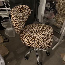Comfy Leopard Print Rolling Chair