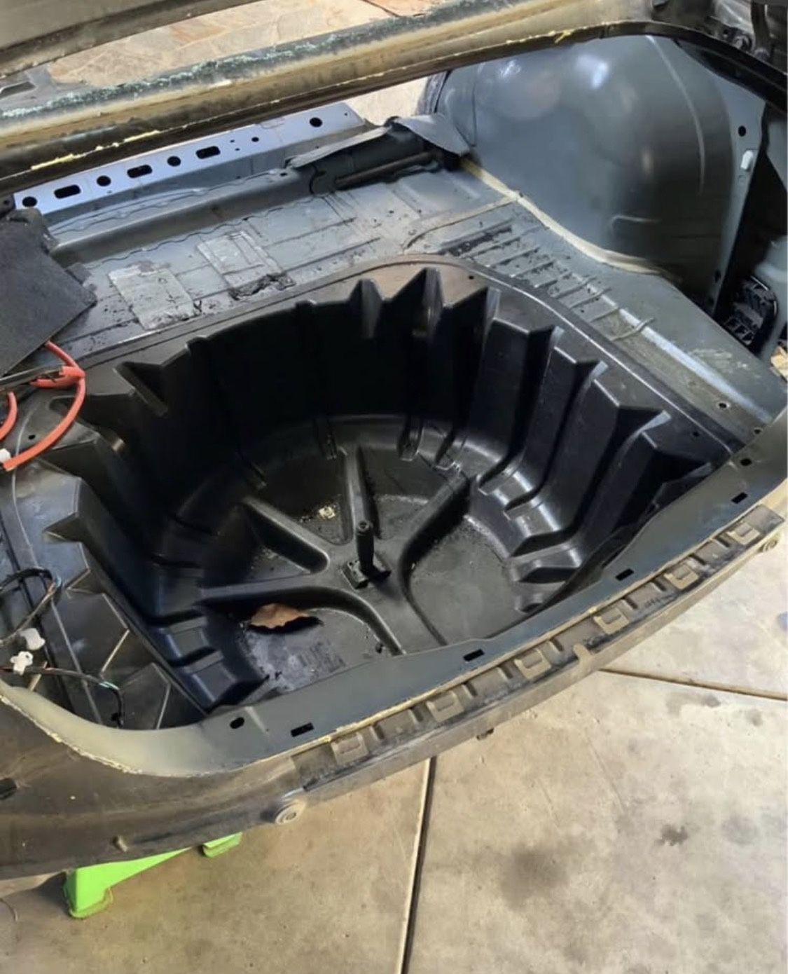 G8 Gt Spare Tire Tub