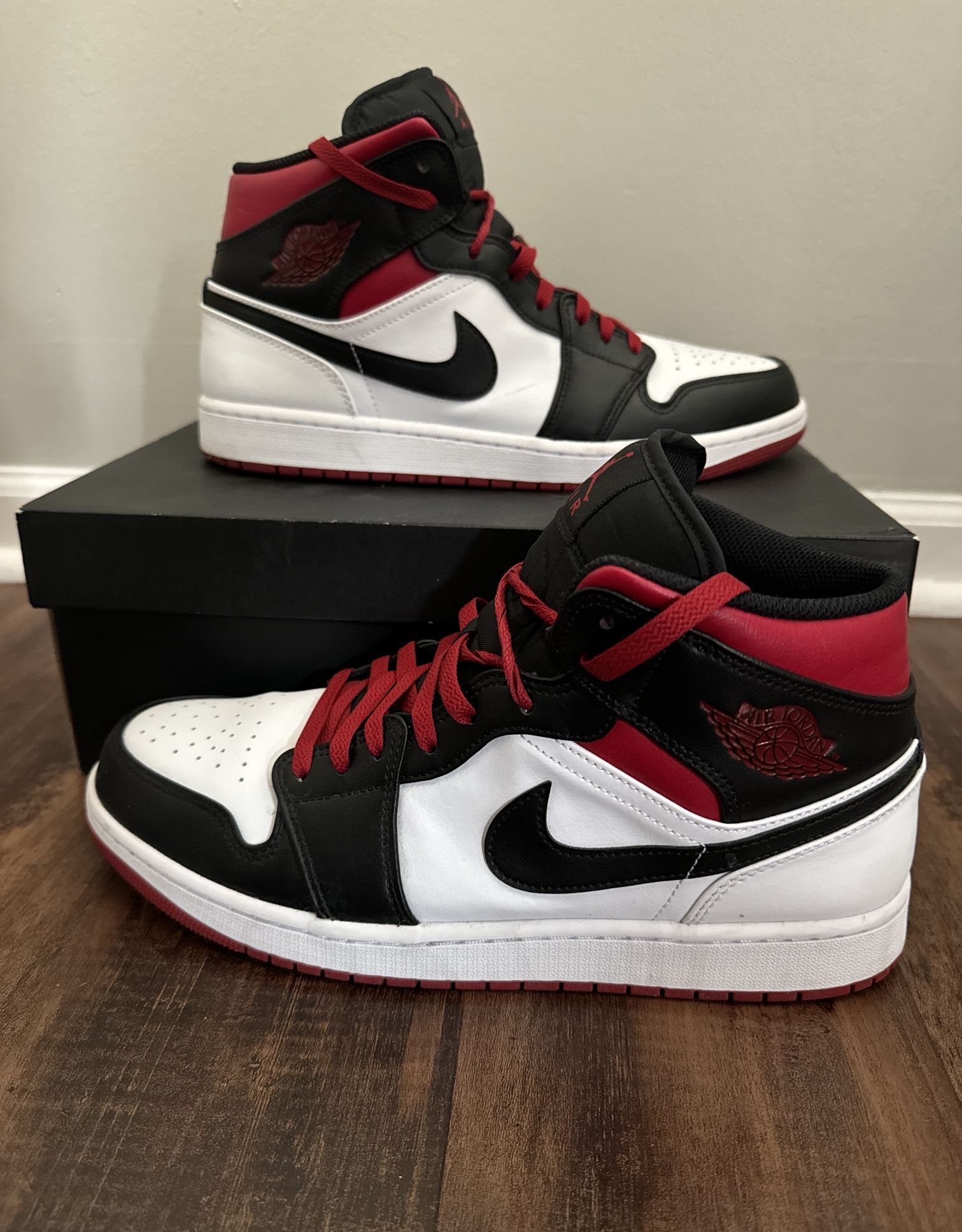 Air Jordan 1 Mid Gym Red Black Toe Men’s Size 12 (SKU: DQ8426-106)