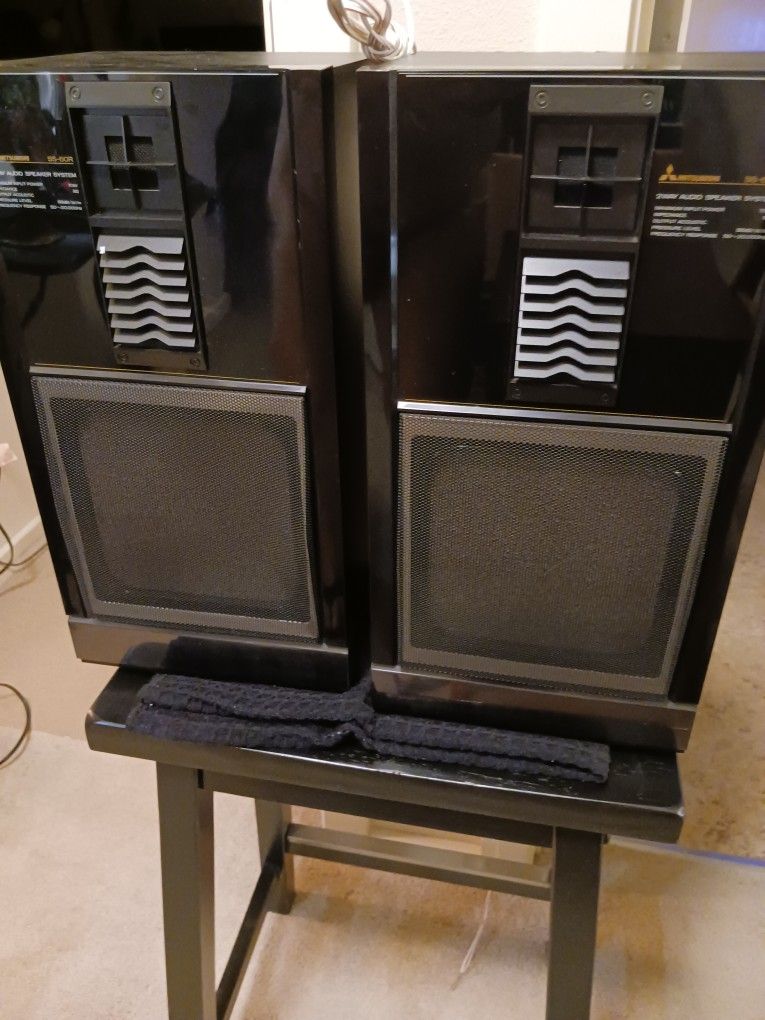 Speakers Dual Piano Black Mitsubishi Really Nice And Very Loud 70 Watts Per Channel