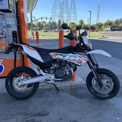 Ktm 690 Smc Supermoto Motorcycle 2010