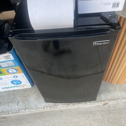 New Refrigerator Need To Be Fix No Cooling 