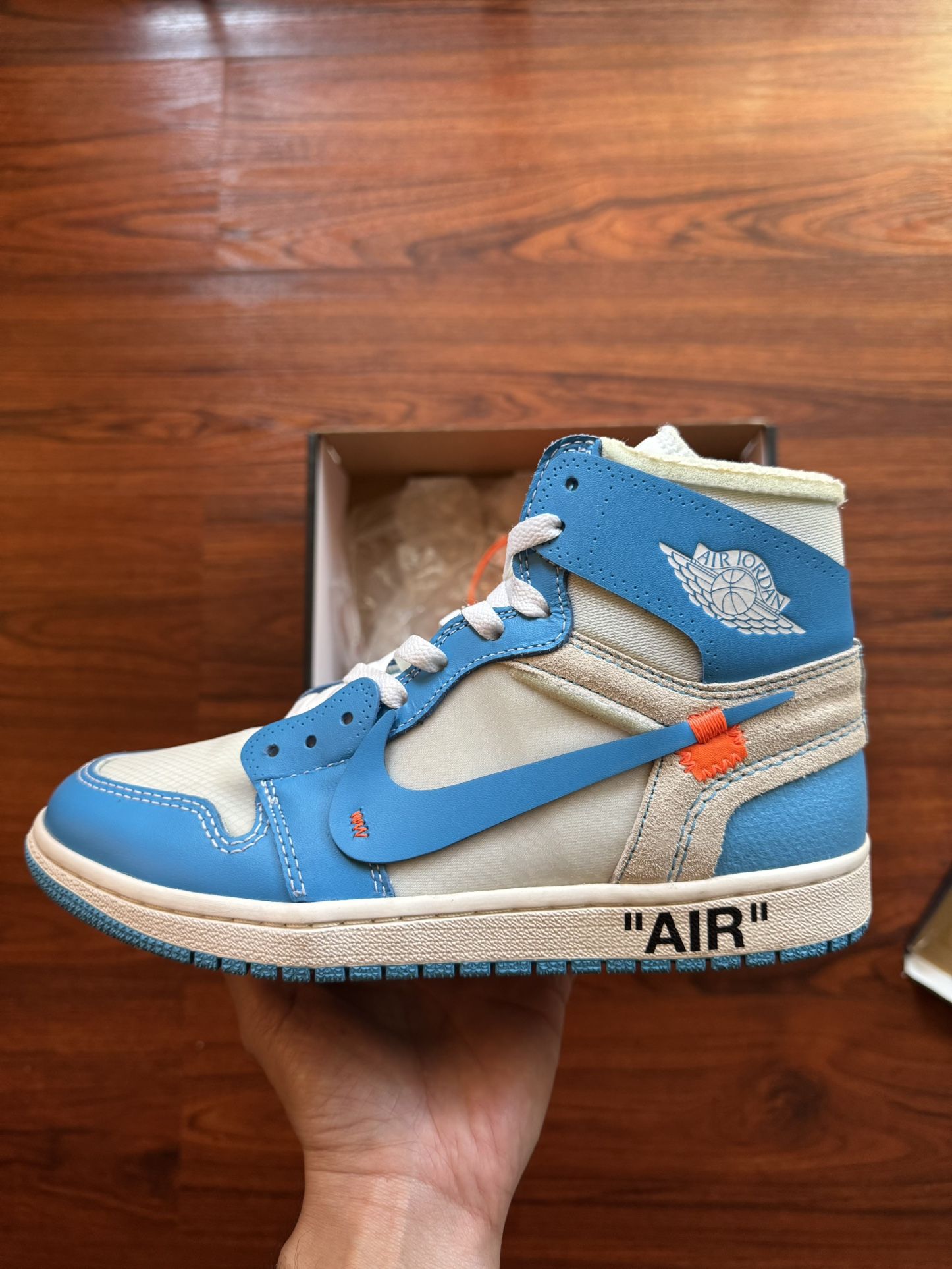 Off-White x Air Jordan 1 UNC