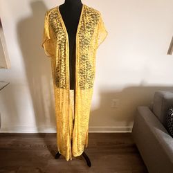 New with No TagYellow Lace beach Cover  Up (one Size)