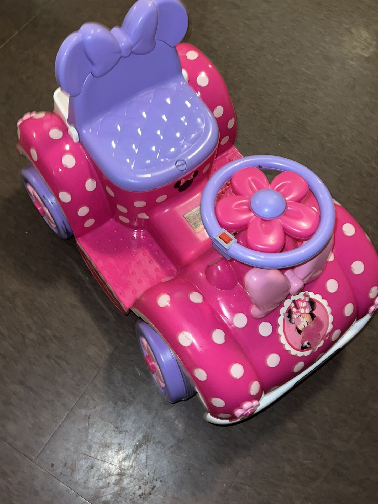 6V Minnie Mouse Car