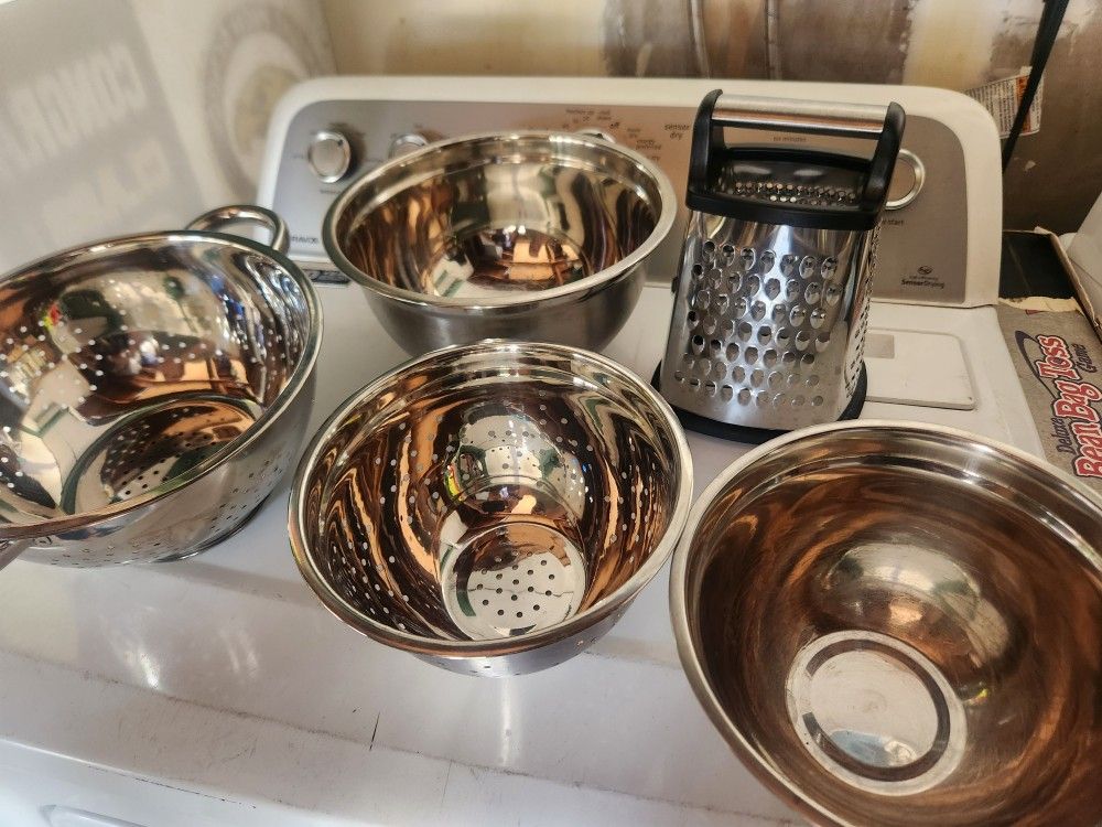 Bowl And Strainers.