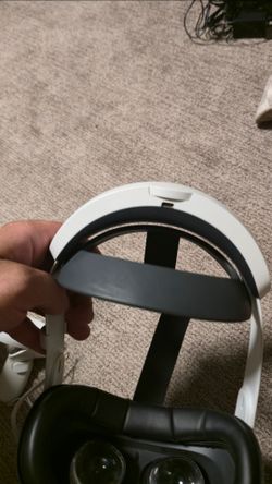 Oculus quest with strap battery back up