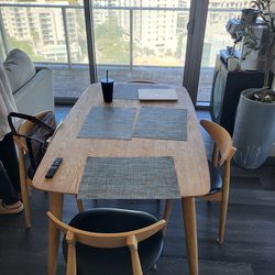 Table 56x 36 with 4 chairs