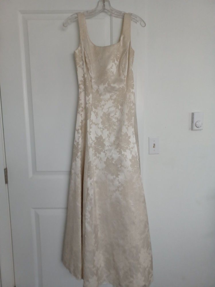 Wedding Dress (Size 3/4) with Hair Veil (40")