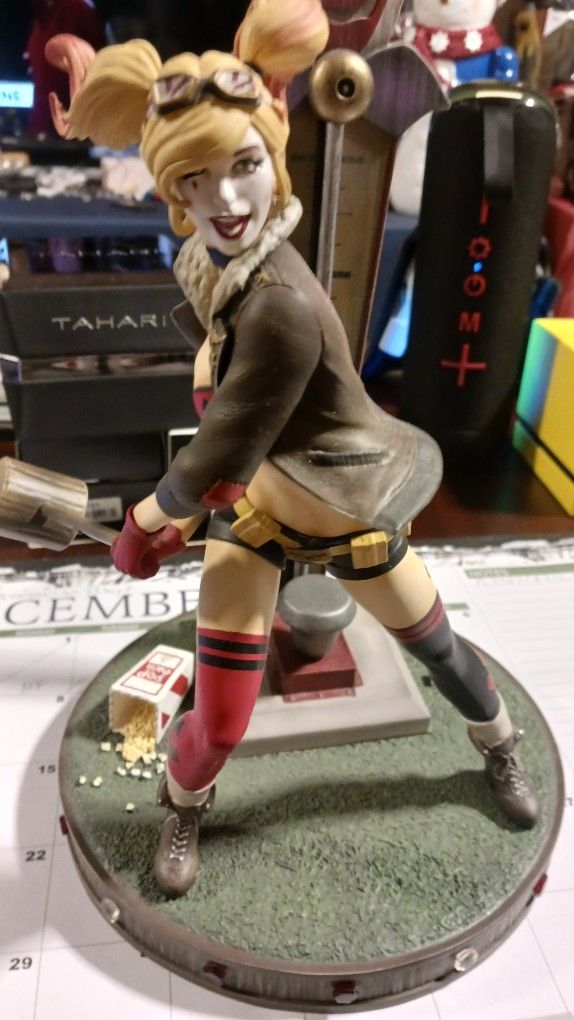 HARLEY QUINN STATUE 
