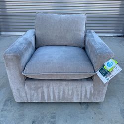 Aiden & Ivey Accent Swivel Chair BRAND NEW