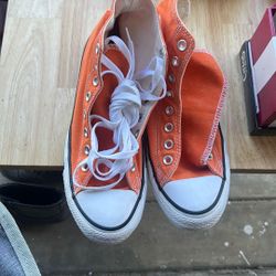 Converse  Men 7.5 - Women 9.5