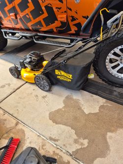 DEWALT LAWN MOWER 21IN 163CC  GAS POWER