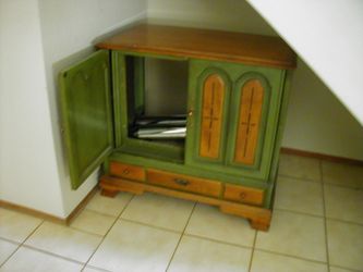 Beautiful  old hutch  (TV was taken out and used for books or anything that you want to store in it.  Maple with green trimming gorgeous condition