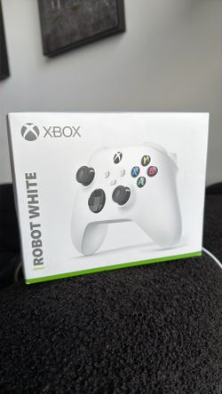 BRAND NEW IN BOX NEVER USED Microsoft Xbox Series S or X Wireless Controller Robot White plus VGSION battery
