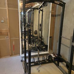 Workout Cage With Pulley System