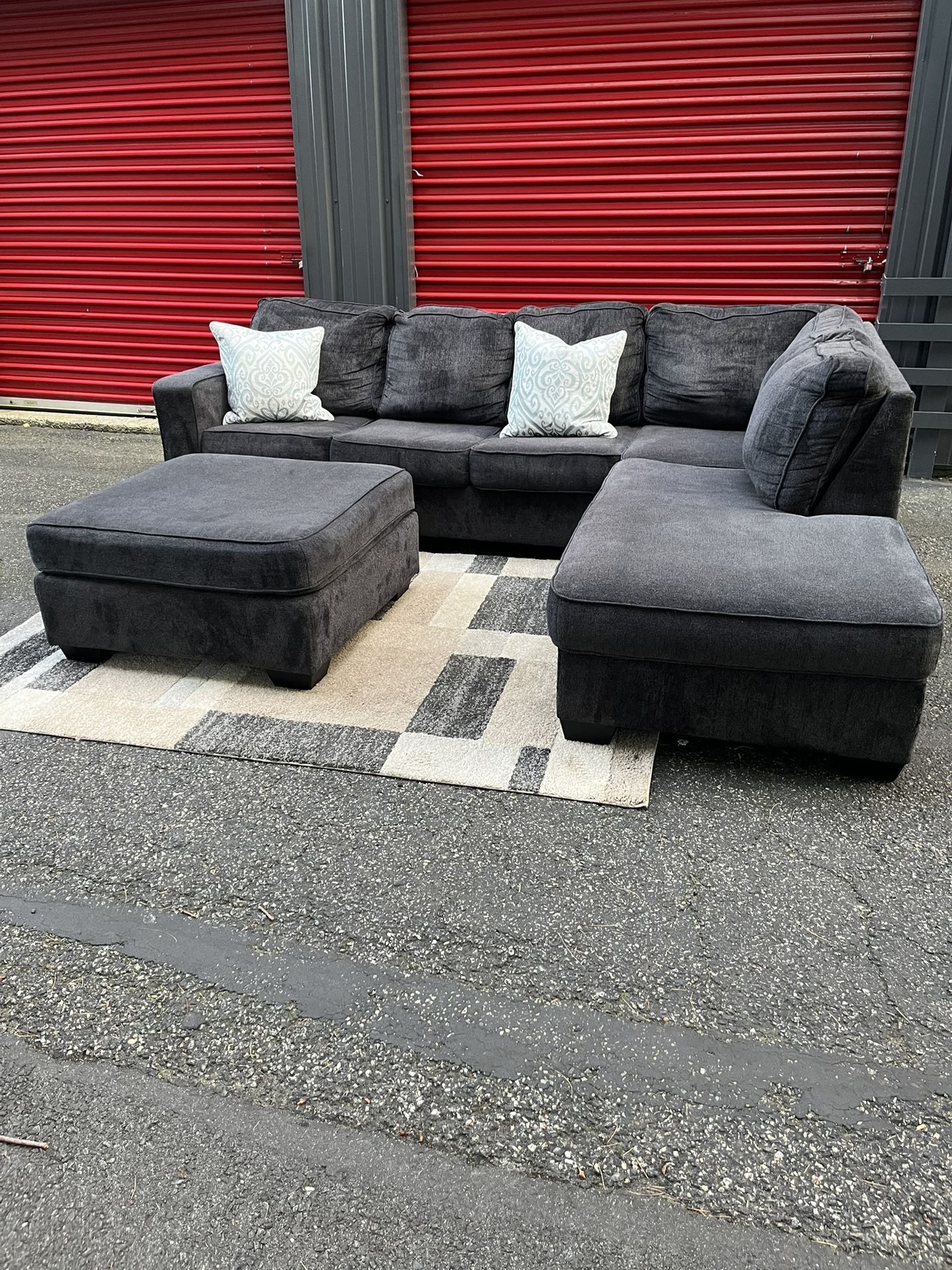 Sectional Couch With Ottoman!! Delivery Available 🚚!! Dimensions: 112” x 90” Length x 34” Height x 38” Depth